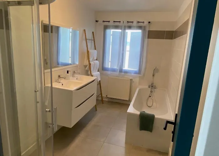 Дом отдыха Maison De Avec Piscine Et Jardin Prive